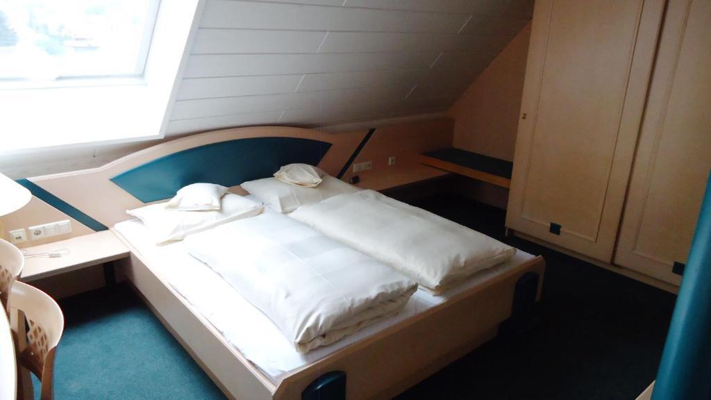 Hotel Krone Niederstotzingen Rum bild