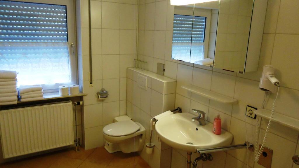 Hotel Krone Niederstotzingen Rum bild