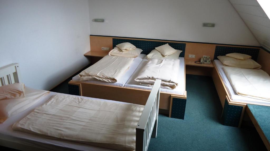 Hotel Krone Niederstotzingen Rum bild