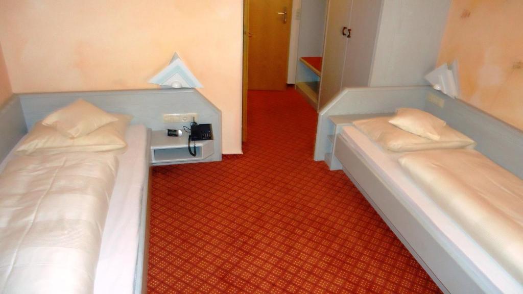 Hotel Krone Niederstotzingen Rum bild