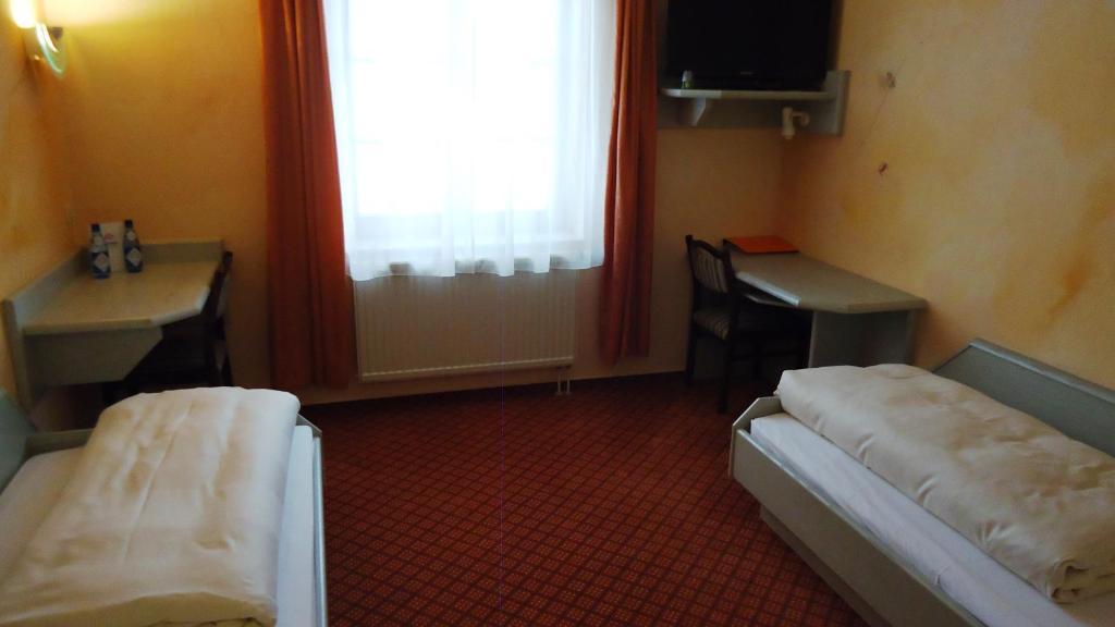 Hotel Krone Niederstotzingen Rum bild