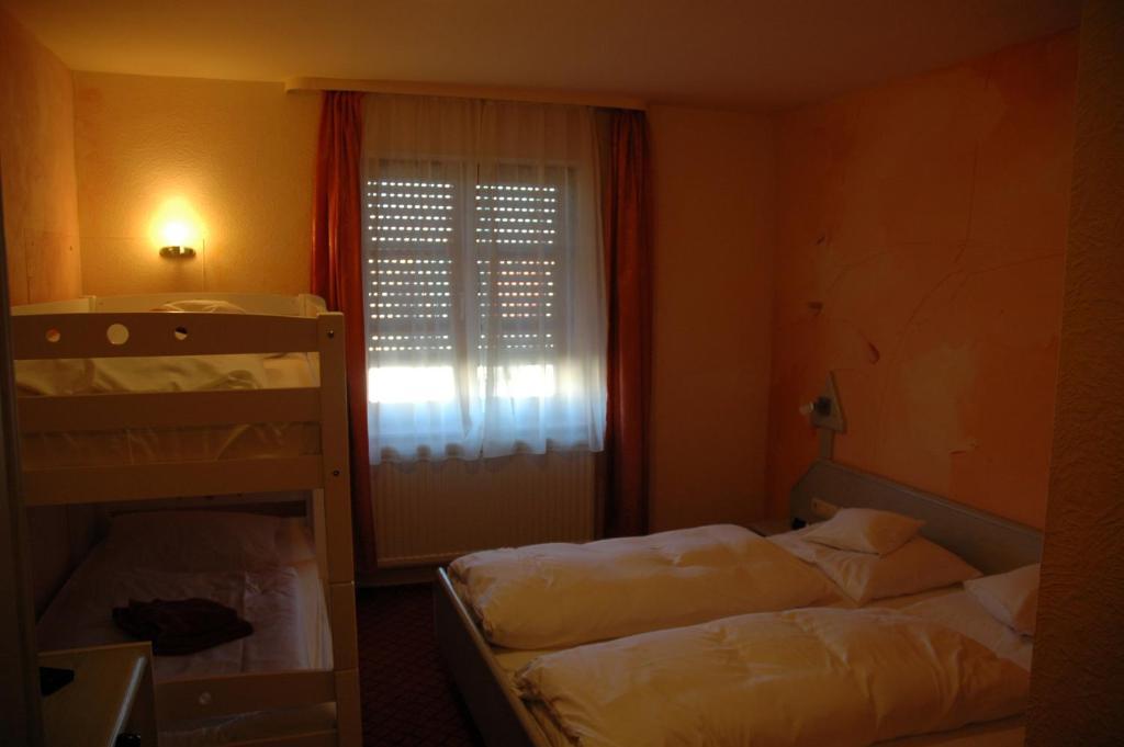 Hotel Krone Niederstotzingen Rum bild